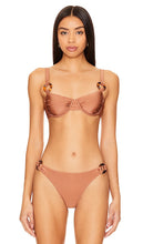 Solid & Striped Maia Bikini Top in Brown - Haut de bikini Maia uni et rayé en marron - 棕色纯色和条纹 Maia 比基尼上衣 - Einfarbiges und gestreiftes Maia-Bikinioberteil in Braun - Solid & Striped Maia 비키니 탑 브라운 색상 - Top bikini Maia tinta unita e rigato in marrone