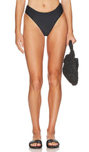 Solid & Striped Maisie Bikini Bottom in Black - Bas de bikini Maisie uni et rayé en noir - 黑色纯色和条纹 Maisie 比基尼泳裤 - Einfarbige und gestreifte Maisie-Bikinihose in Schwarz - Solid & Striped Maisie 비키니 하의 블랙 색상 - Slip bikini Maisie tinta unita e rigato in nero