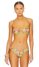 Solid & Striped Sienna Bikini Top in Yellow - Haut de bikini Sienna uni et rayé en jaune - 黄色纯色和条纹 Sienna 比基尼上衣 - Einfarbiges und gestreiftes Sienna-Bikinioberteil in Gelb - Solid & Striped Sienna 비키니 탑 옐로우 색상 - Top bikini Terra di Siena tinta unita e rigato in giallo