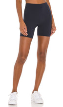Splits59 Airweight High Waist Short in Blue - Short taille haute Airweight Splits59 en bleu - Splits59 Airweight 蓝色高腰短裤 - Splits59 Airweight-Shorts mit hoher Taille in Blau - Splits59 에어웨이트 하이웨이스트 쇼츠 블루 색상 - Pantaloncini a vita alta Splits59 Airweight in blu