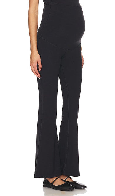 Splits59 Raquel Airweight Maternity Flare Pant in Black - Splits59 - Raquel Airweight - Pantalon évasé de maternité en noir - Splits59 Raquel Airweight 黑色孕妇喇叭裤 - Splits59 Raquel Airweight Umstands-Schlaghose in Schwarz - Splits59 Raquel Airweight Maternity 플레어 팬츠블랙 색상 - Pantaloni svasati premaman Splits59 Raquel Airweight in nero