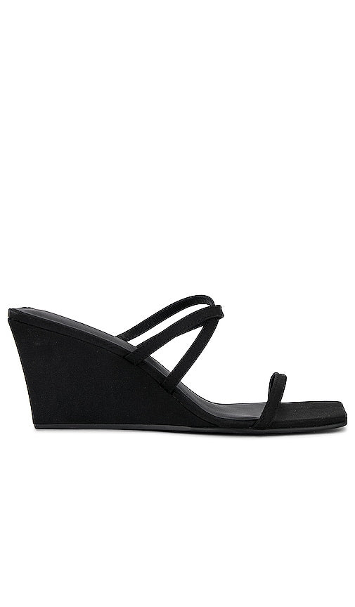 St. Agni Cross Strap Wedge in Black - St. Agni Wedge à sangle croisée en noir - St. Agni 黑色十字带坡跟鞋 - St. Agni Cross Strap Wedge in Schwarz - St. Agni 크로스 스트랩 웨지 블랙 색상 - Zeppa con cinturino incrociato St. Agni in nero