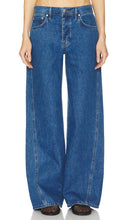 St. Agni Low Rise Wide Leg in Blue - St. Agni jambe large taille basse en bleu - St. Agni 蓝色低腰阔腿裤 - St. Agni Low Rise Wide Leg in Blau - St. Agni 로우 라이즈 와이드 레그 블루 색상 - Gamba larga a vita bassa St. Agni in blu