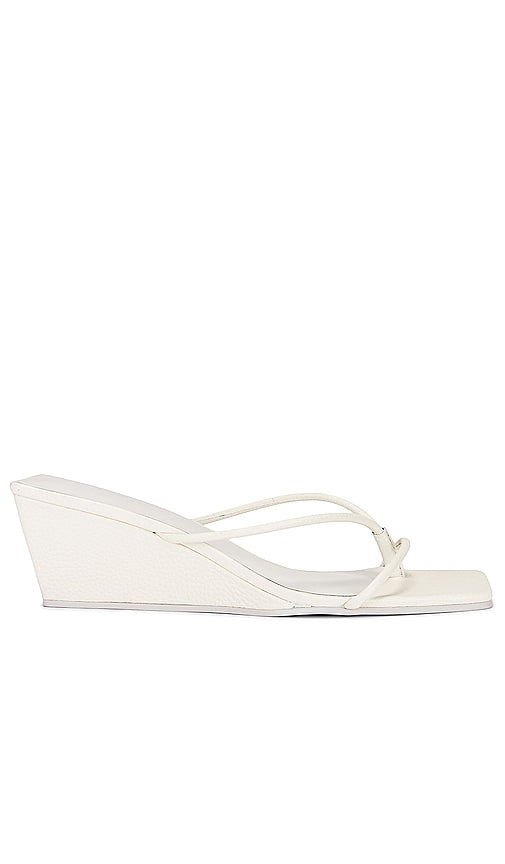 St. Agni Minimal Low Wedge in White - St. Agni Minimal Low Wedge en blanc - St. Agni Minimal 白色低跟坡跟鞋 - St. Agni Minimal Low Wedge in Weiß - St. Agni 미니멀 로우 웨지 화이트 색상 - Zeppa bassa minima St. Agni in bianco