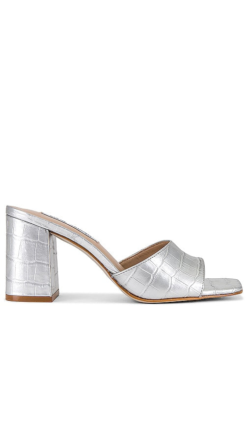 Steve Madden Alaya Sandal in Metallic Silver - Sandale Steve Madden Alaya en argent métallisé - Steve Madden Alaya 金属银色凉鞋 - Steve Madden Alaya Sandale in Metallic-Silber - Steve Madden Alaya 샌들 메탈릭 실버 소재 - Sandalo Alaya Steve Madden in argento metallizzato