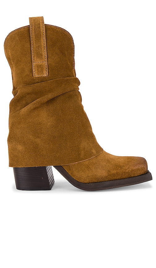 Steve Madden Pia in Brown - Steve Madden Pia en marron - 史蒂夫·马登·皮亚 (Steve Madden Pia) 穿着棕色衣服 - Steve Madden Pia in Braun - 브라운 컬러의 스티브 매든 피아 - Steve Madden Pia in marrone