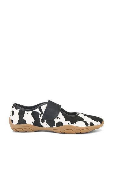 Steve Madden Scooter Sneaker in Black,White | Black & White Lifestyle Sneakers for Women