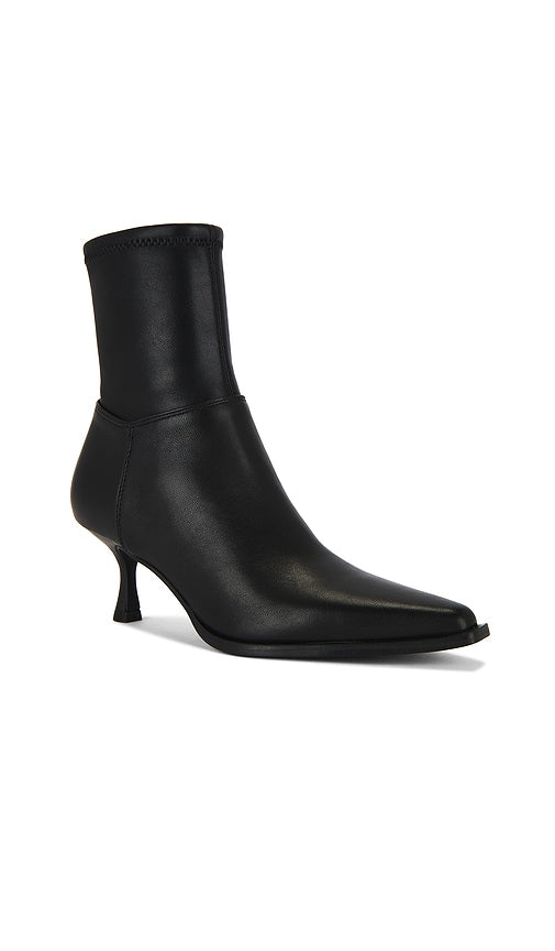 Steve Madden Stasia Boot in Black