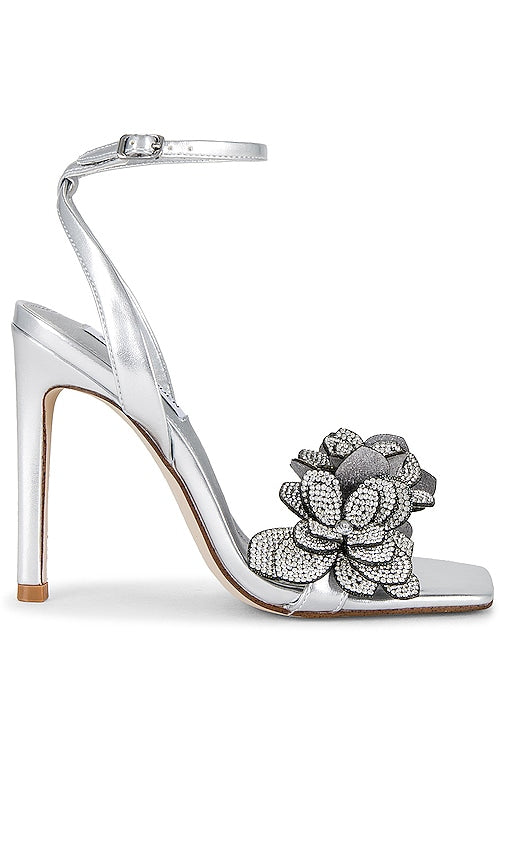 Steve Madden Ulyana Sandal in Metallic Silver - Sandale Steve Madden Ulyana en argent métallisé - Steve Madden Ulyana 金属银凉鞋 - Steve Madden Ulyana Sandale in Metallic-Silber - Steve Madden Ulyana 샌들 메탈릭 실버 소재 - Sandalo Ulyana Steve Madden in argento metallizzato