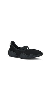 Steve Madden Vador Flats in Black
