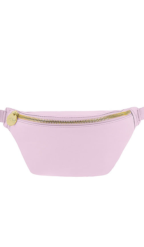 Stoney Clover Lane Classic Fanny Pack in Lavender - Sac banane classique Stoney Clover Lane en lavande - Stoney Clover Lane 薰衣草色经典腰包 - Klassische Gürteltasche von Stoney Clover Lane in Lavendel - Stoney Clover Lane 클래식 패니 팩 라벤더 색상 - Marsupio classico Stoney Clover Lane in lavanda