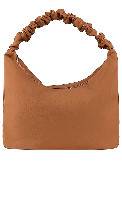 Stoney Clover Lane Scrunch Handle Bag in Tan - Stoney Clover Lane - Sac à poignée froissée - Fauve - Stoney Clover Lane 黄褐色皱褶提手包 - Stoney Clover Lane Scrunch-Grifftasche in Hellbraun - Stoney Clover Lane 스크런치 핸들 백(탠 브라운 색상) - Borsa con manico Scrunch Stoney Clover Lane color marrone chiaro