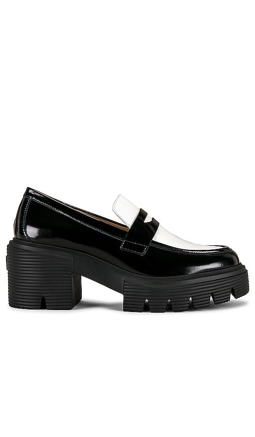 Stuart Weitzman Soho Loafer in Black - Stuart Weitzman Mocassin Soho en Noir - Stuart Weitzman Soho 黑色乐福鞋 - Stuart Weitzman Soho Loafer in Schwarz - Stuart Weitzman 소호 로퍼 블랙 색상 - Mocassino Soho Stuart Weitzman in nero