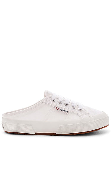 Superga Slip On Sneaker in White - Baskets à enfiler Superga en blanc - Superga 白色一脚蹬运动鞋 - Superga Slip-On-Sneaker in Weiß - Superga 슬립온 스니커즈 화이트 색상 - Sneaker slip-on Superga di colore bianco