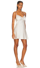 THE MODE Silk Stella Slip in White