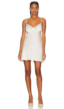 THE MODE Silk Stella Slip in White - THE MODE - Slip Stella en soie en blanc - THE MODE 白色 Stella 丝绸衬裙 - THE MODE Silk Stella Slip in Weiß - THE MODE 실크 스텔라 슬립 화이트 색상 - THE MODE Slip Stella in seta in bianco