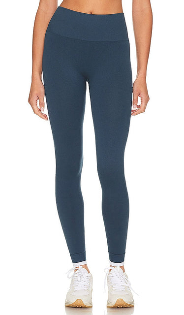 THE UPSIDE Form Midi Pant in Blue - Pantalon mi-long THE UPSIDE Form en bleu - THE UPSIDE 蓝色中长裤 - THE UPSIDE Form Midi-Hose in Blau - THE UPSIDE 폼 미디 팬츠 블루 색상 - THE UPSIDE Pantaloni midi forma in blu