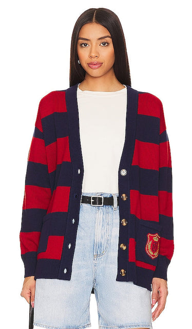 THE UPSIDE Roosevelt Piper Cardigan in Red - THE UPSIDE Roosevelt Piper Cardigan en Rouge - THE UPSIDE Roosevelt Piper 红色开衫 - THE UPSIDE Roosevelt Piper Cardigan in Rot - THE UPSIDE Roosevelt Piper 카디건레드 색상 - THE UPSSIDE Cardigan Piper Roosevelt in rosso