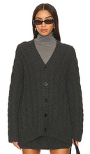 Theory Cable Felted Cardigan in Charcoal - Cardigan feutré à câble Theory en charbon de bois - Theory 木炭色绞花毡开衫 - Theory-Cardigan aus Filz mit Zopfmuster in Anthrazit - Theory 차콜 케이블 펠트 가디건 - Cardigan in feltro a trecce Theory in carbone