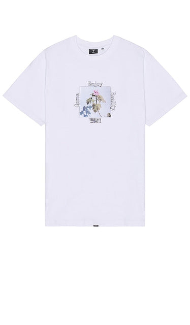 THRILLS Come Enjoy Reality Merch Fit Tee in White - T-shirt coupe Thrills Come Enjoy Reality Merch en blanc - THRILLS 快来享受 Reality Merch Fit 白色 T 恤 - THRILLS Come Enjoy Reality Merch Fit T-Shirt in Weiß - THRILLS Come Enjoy Reality Merch Fit 티셔츠 화이트 색상 - EMOZIONI Vieni a goderti la maglietta aderente Reality Merch in bianco