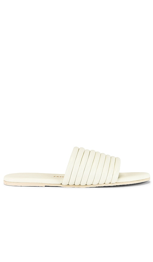 TKEES Caro Sandal in Cream - Sandale TKEES Caro en crème - TKEES Caro 奶油色凉鞋 - TKEES Caro Sandale in Creme - TKEES 카로 샌들 - TKEES Caro Sandalo color crema