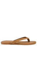 TKEES The Boyfriend Flip Flop in Tan - Tongs TKEES The Boyfriend en beige - TKEES 黄褐色男友人字拖 - TKEES Der Boyfriend-Flip-Flop in Hellbraun - TKEES The Boyfriend 플립플롭 in Tan - TKEES Il fidanzato infradito in marrone chiaro