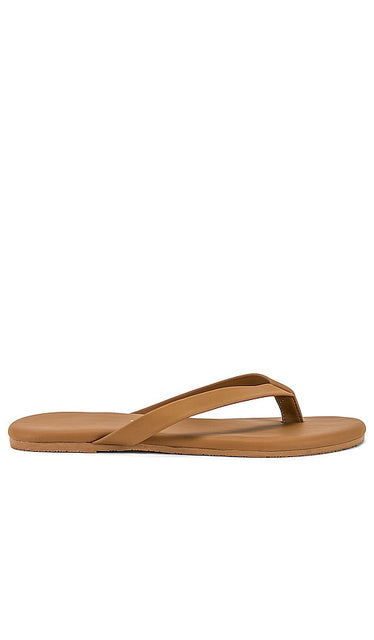 TKEES The Boyfriend Flip Flop in Tan - Tongs TKEES The Boyfriend en beige - TKEES 黄褐色男友人字拖 - TKEES Der Boyfriend-Flip-Flop in Hellbraun - TKEES The Boyfriend 플립플롭 in Tan - TKEES Il fidanzato infradito in marrone chiaro