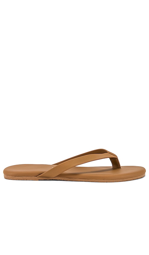 TKEES The Boyfriend Flip Flop in Tan - Tongs TKEES The Boyfriend en beige - TKEES 黄褐色男友人字拖 - TKEES Der Boyfriend-Flip-Flop in Hellbraun - TKEES The Boyfriend 플립플롭 in Tan - TKEES Il fidanzato infradito in marrone chiaro