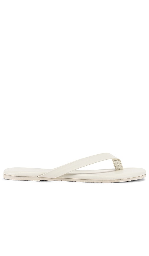 TKEES The Boyfriend Sandal in Cream - TKEES La sandale Boyfriend en crème - TKEES 奶油色男友风凉鞋 - TKEES Die Boyfriend-Sandale in Creme - TKEES 더 보이프렌드 샌들 - TKEES Il sandalo da fidanzato in crema