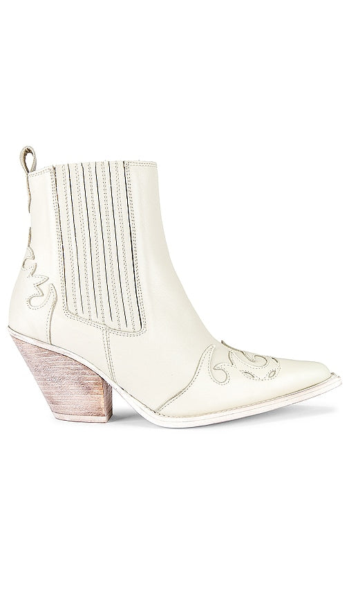TORAL Oslo Bootie in White - Bottine TORAL Oslo en blanc - TORAL Oslo 白色短靴 - TORAL Oslo Bootie in Weiß - TORAL 오슬로 부티 화이트 색상 - Stivaletto TORAL Oslo in bianco