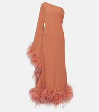 Taller Marmo Ubud Extravaganza feather-trimmed gown. 更高挑的 Marmo Ubud Extravaganza 羽毛装饰礼服