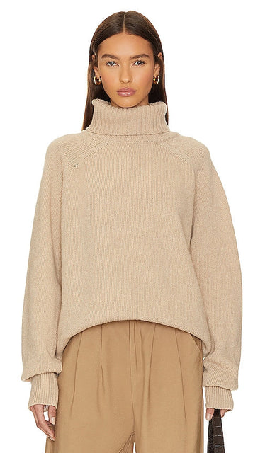 The Knotty Ones Rudeneja Turtleneck in Beige - Col roulé Rudeneja The Knotty Ones en beige - The Knotty Ones Rudeneja 米色高领毛衣 - Der Knotty Ones Rudeneja Rollkragenpullover in Beige - The Knotty Ones 베이지 색상의 Rudeneja 터틀넥 - Dolcevita Rudeneja The Knotty Ones in beige