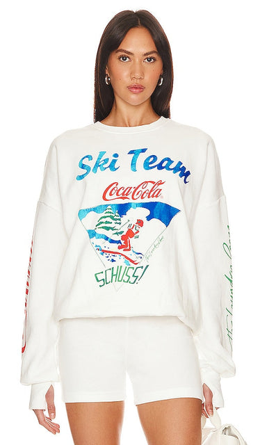 The Laundry Room Coca Cola Ski Team Jumper in White - Pull Coca Cola Ski Team The Laundry Room en blanc - The Laundry Room 可口可乐滑雪队白色毛衣 - Der Laundry Room Coca Cola Ski Team Pullover in Weiß - The Laundry Room Coca Cola 스키팀 점퍼 화이트 색상 - Maglione The Laundry Room Coca Cola Ski Team in bianco