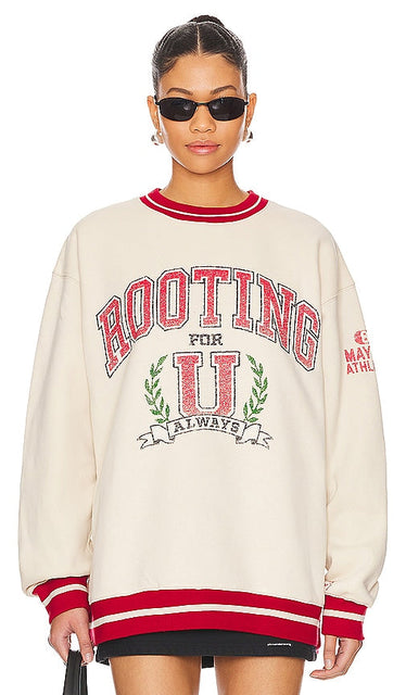 The Mayfair Group Rooting For U Sweatshirt in Cream - Sweat-shirt Rooting For U du groupe Mayfair en crème - The Mayfair Group Root For U 奶油色运动衫 - Das „Rooting For U“-Sweatshirt der Mayfair Group in Creme - The Mayfair Group Rooting For U 스웨트셔츠 색상 - Felpa del gruppo Mayfair che fa il tifo per U in crema