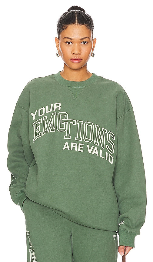 The Mayfair Group Your Emotions Are Valid Sweatshirt in Sage - Sweat-shirt Your Emotions Are Valid du groupe Mayfair en sauge - The Mayfair Group Your Emotions Are Valid Sage 运动衫 - Das „Your Emotions Are Valid“-Sweatshirt der Mayfair Group in Salbei - The Mayfair Group Your Emotions Are Valid 스웨트셔츠 - Felpa del gruppo Mayfair Your Emotions Are Valid in salvia