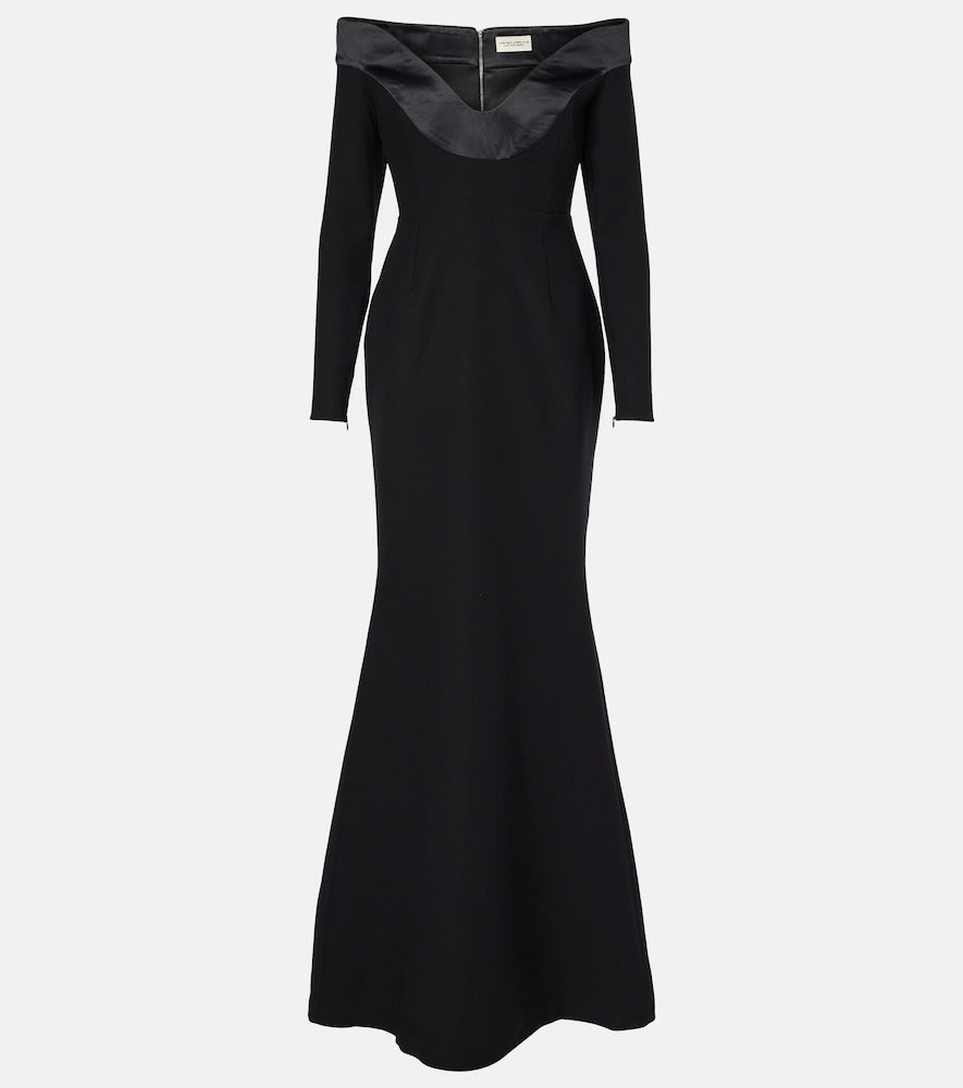 The New Arrivals Ilkyaz Ozel Orreda off-shoulder gown. 新款 Ilkyaz Ozel Orreda 露肩礼服