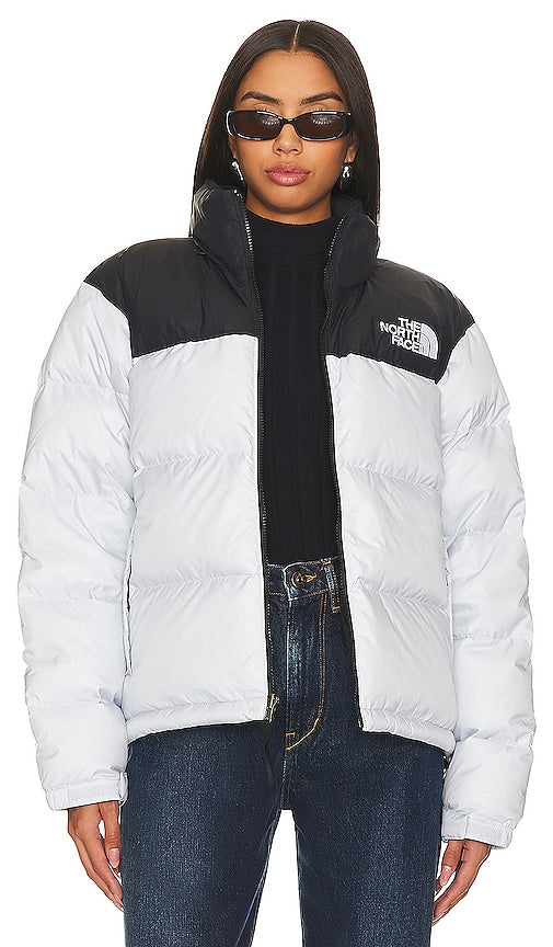The North Face 1996 Retro Nuptse Jacket in Baby Blue - The North Face - Veste rétro Nuptse 1996 en bleu bébé - The North Face 1996 淡蓝色复古 Nuptse 夹克 - The North Face 1996 Retro Nuptse Jacke in Babyblau - The North Face 1996 레트로 눕시 재킷 - Giacca The North Face 1996 Retro Nuptse in celeste