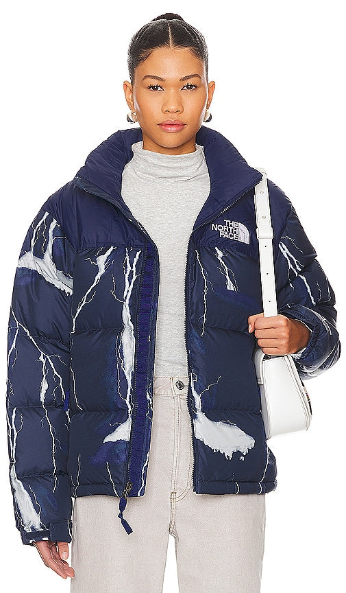 The North Face 1996 Retro Nuptse Jacket in Navy - The North Face - Veste rétro Nuptse 1996 - Bleu marine - The North Face 1996 海军蓝复古 Nuptse 夹克 - The North Face 1996 Retro Nuptse Jacke in Marineblau - The North Face 1996 레트로 눕시 재킷 색상 네이비 - Giacca The North Face 1996 Retro Nuptse in blu scuro