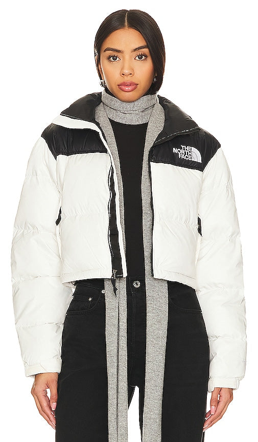 The North Face Nuptse Short Jacket in White - The North Face - Nuptse - Veste courte - Blanc - The North Face Nuptse 白色短夹克 - Kurze Jacke „Nuptse“ von The North Face in Weiß - The North Face 눕시 쇼트 재킷 화이트 색상 - Giacca corta The North Face Nuptse in bianco