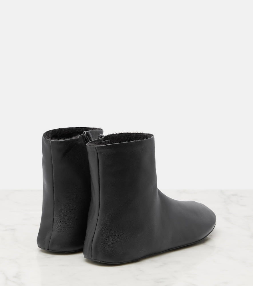 The Row Stella shearling-lined leather ankle boots - Black Flat Boots