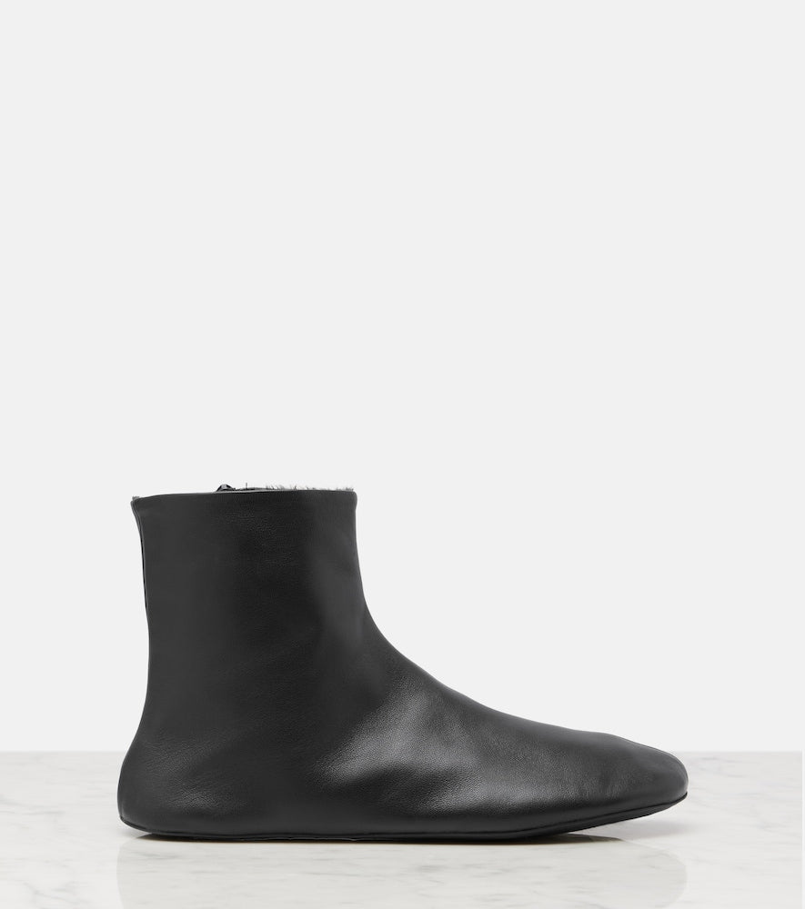 The Row Stella shearling-lined leather ankle boots - Black Flat Boots