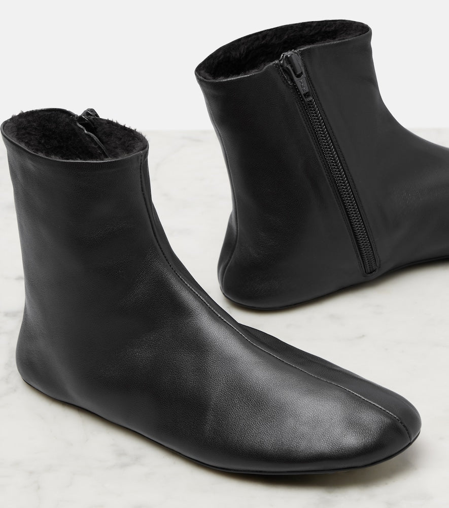 The Row Stella shearling-lined leather ankle boots - Black Flat Boots