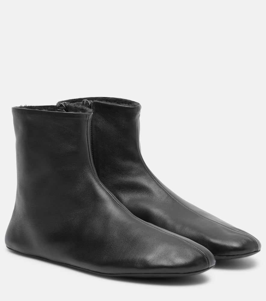 The Row Stella shearling-lined leather ankle boots - Black Flat Boots