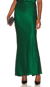 The Sei Bias Maxi Skirt in Dark Green - La jupe longue Sei Bias en vert foncé - The Sei Bias 深绿色长裙 - Der Sei Bias Maxirock in Dunkelgrün - THE SEI BIAS 맥시 스커트 - La gonna lunga Sei Bias in verde scuro