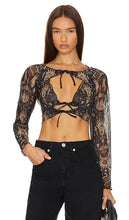 Thistle and Spire Arcana Shrug in Black - Thistle and Spire Arcana Haussement d’épaules en noir - 黑色蓟和尖塔阿卡纳耸肩 - Thistle and Spire Arcana Shrug in Schwarz - Thistle and Spire Arcana Shrug in Black - Coprispalle Arcana con cardo e guglia in nero