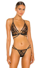 Thistle and Spire Mullberry Keyhole Bralette in Black - Thistle and Spire - Brassière à trou de serrure Mullberry en noir - Thistle and Spire Mulberry 黑色钥匙孔文胸 - Thistle and Spire Mullberry Schlüsselloch-Bralette in Schwarz - Thistle and Spire Mulberry 키홀 브라렛 블랙 색상 - Bralette con buco della serratura di Mulberry e cardo e guglia in nero