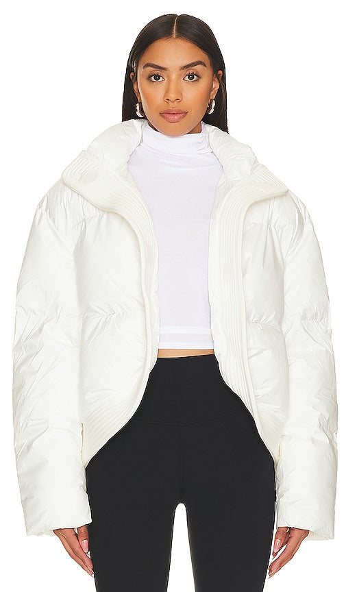 Toast Society Annika Puffer Jacket in Ivory - Toast Society - Annika - Doudoune ivoire - Toast Society Annika 象牙色填充夹克 - Toast Society Annika Pufferjacke in Elfenbein - Toast Society ANNIKA 퍼퍼 재킷 - Piumino Annika Toast Society in avorio