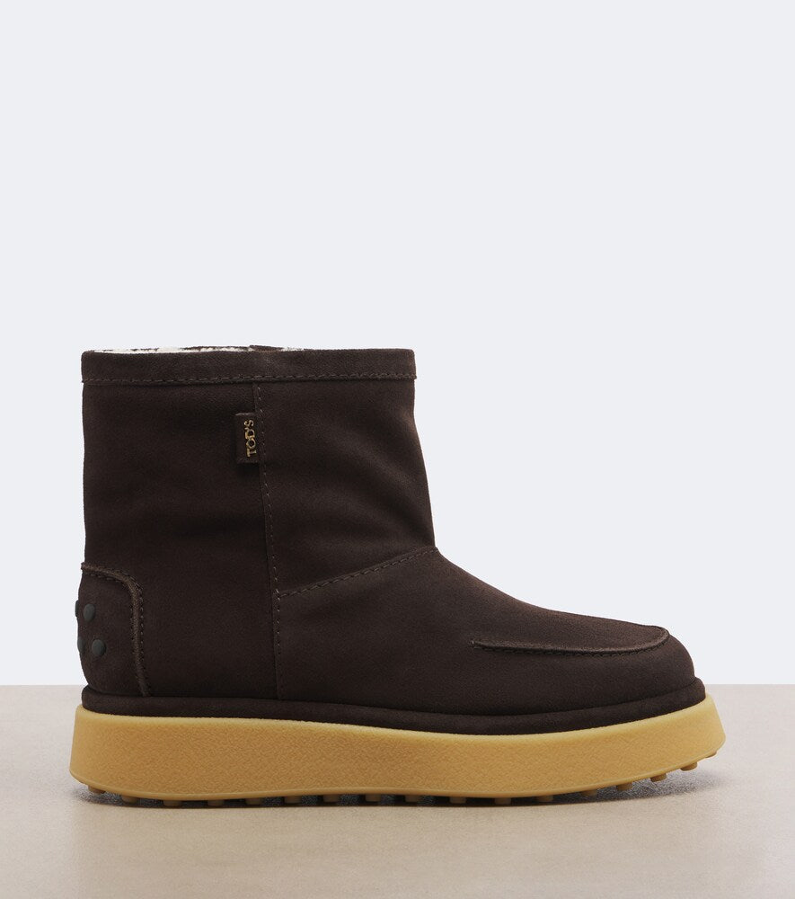 Tod's Gommino  shearling-lined suede ankle boots in Brown - Flat Boots