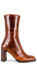 Tony Bianco Atlanta Heeled Boot in Cognac - Tony Bianco - Atlanta - Bottines à talons - Cognac - Tony Bianco 亚特兰大干邑色高跟靴 - Tony Bianco Atlanta-Stiefel mit Absatz in Cognac - Tony Bianco Atlanta 힐 부츠 - Stivaletto con tacco Tony Bianco Atlanta color cognac