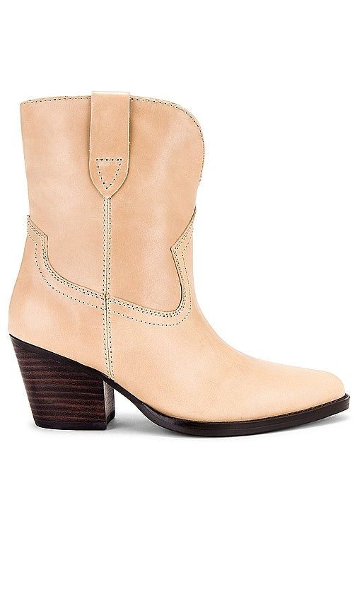 Tony Bianco Psuedo Boot in Beige - Botte Tony Bianco Psuedo en beige - Tony Bianco Psuedo 米色靴子 - Tony Bianco Pseudo-Stiefel in Beige - Tony Bianco 슈에도 부츠 베이지 색상 - Stivaletto Tony Bianco Psuedo in beige